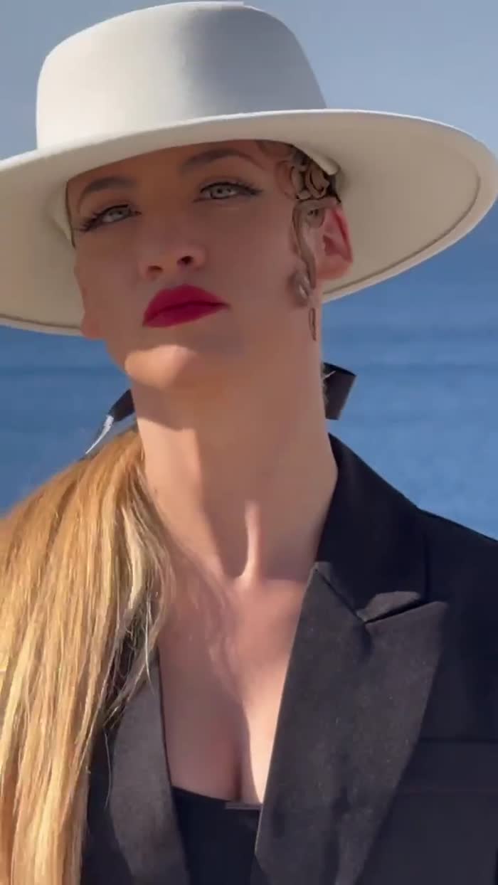 Be Latina video